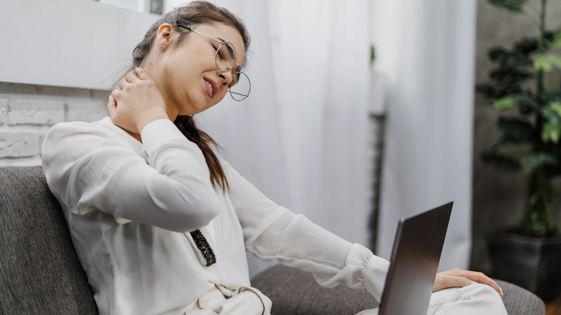 Cervical Spondylitis: When Everyday Neck Strain Turns into a Chronic Spine Condition